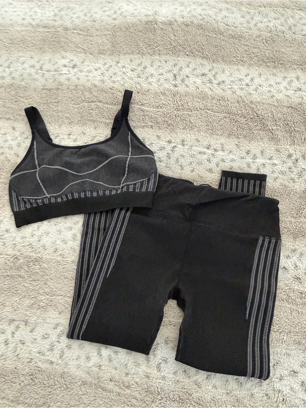 Fabletics High-Waisted Seamless Rib Legging and Sports Bra Set - Large